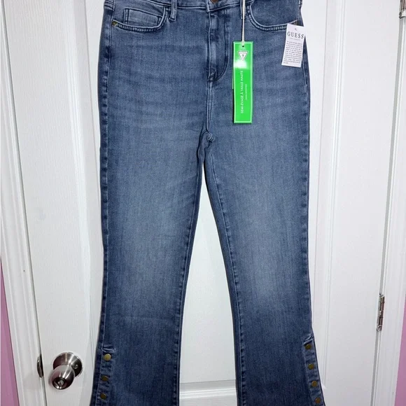 🤠🎀GUESS Women's Boot Cut Jeans in Classic Blue - Picture 2 of 10